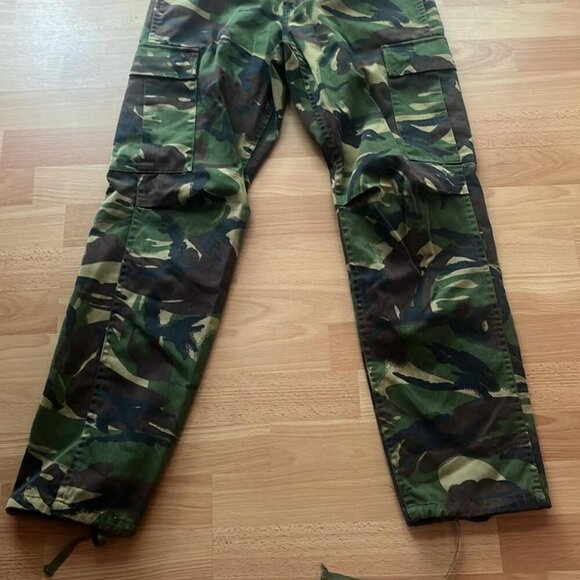 🪖 Camo Utility Cargo Pants – Adjustable Waist (25–29W) 🪖 - Picture 2 of 3